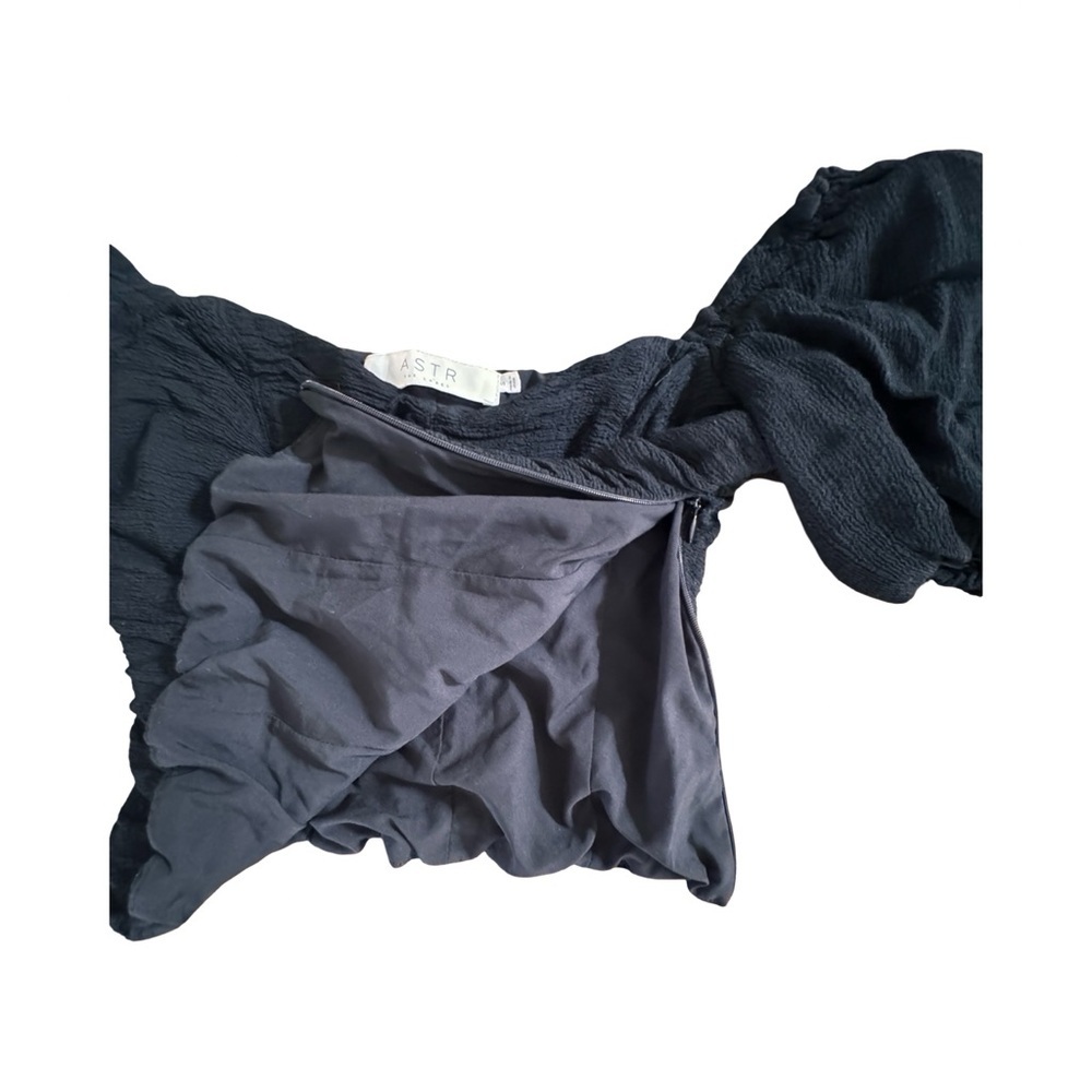 ASTR Off-Shoulder Top - Picture 3 of 5